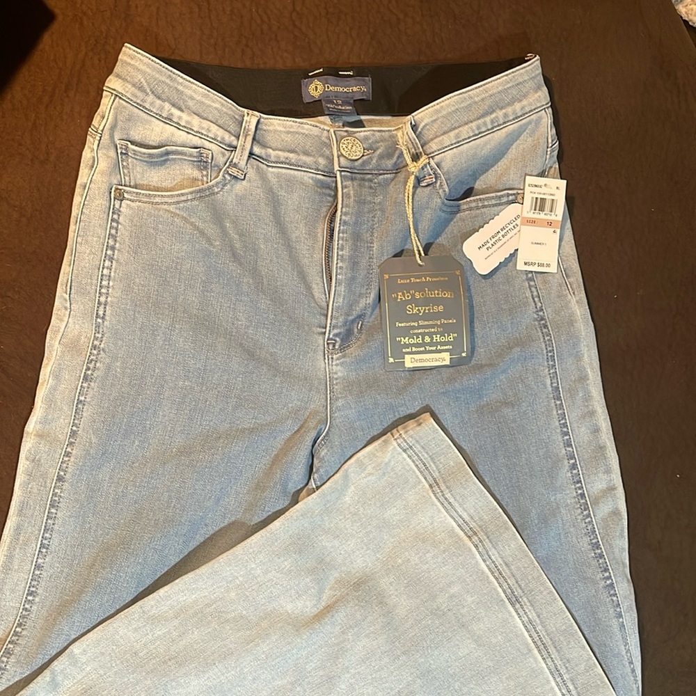 Democracy light denim wide leg size 12 jeans NWT. Slimming panels/high-rise!